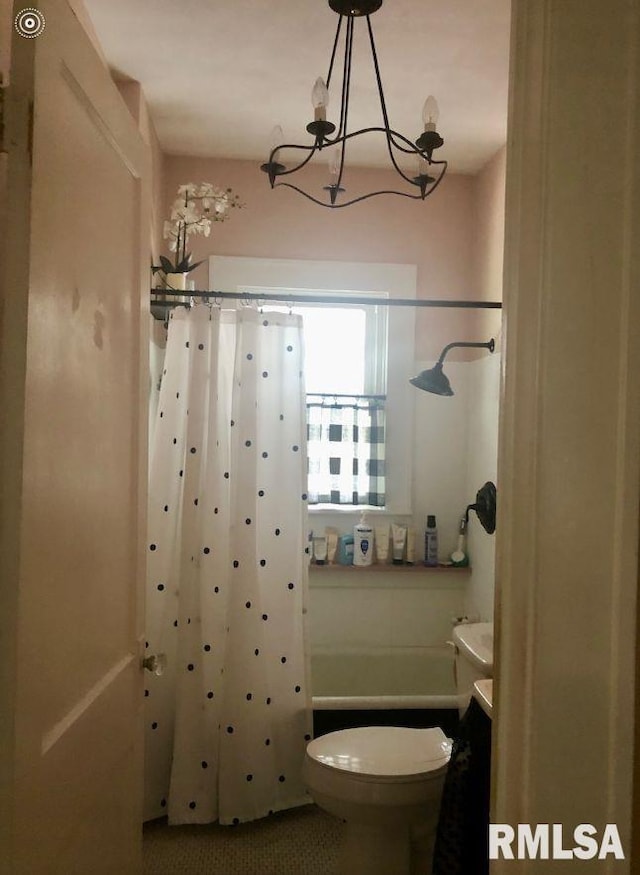 bathroom with shower / bath combination with curtain, toilet, and a notable chandelier