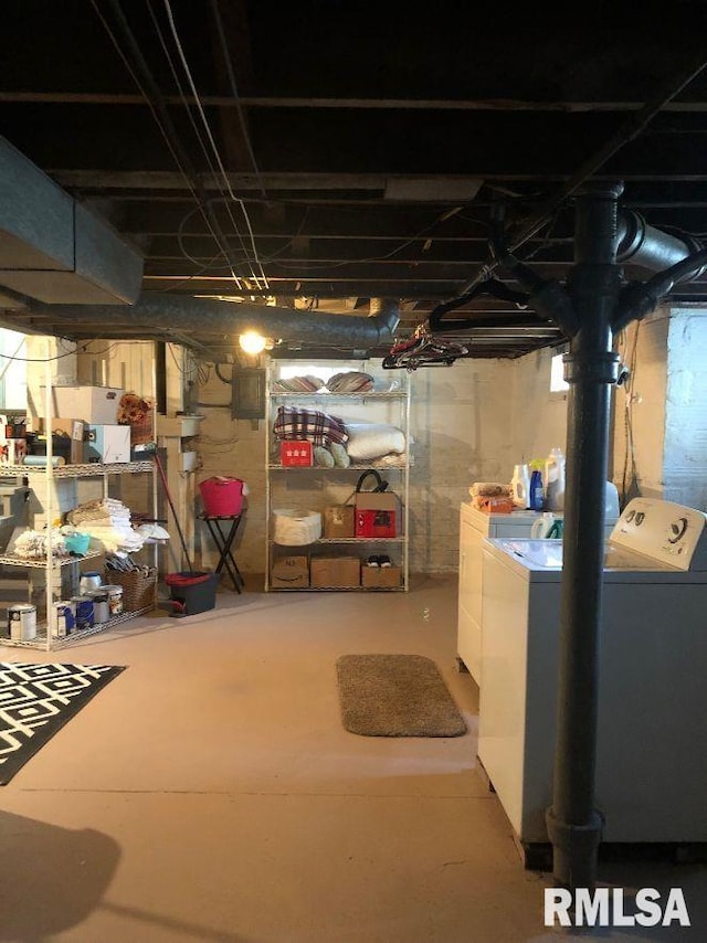 basement featuring washer and clothes dryer