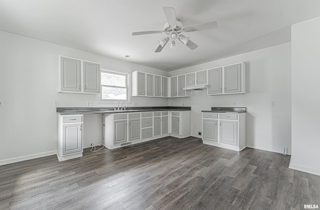 kitchen featuring ceiling fan, dark hardwood / wood-style flooring, gray cabinets, and sink