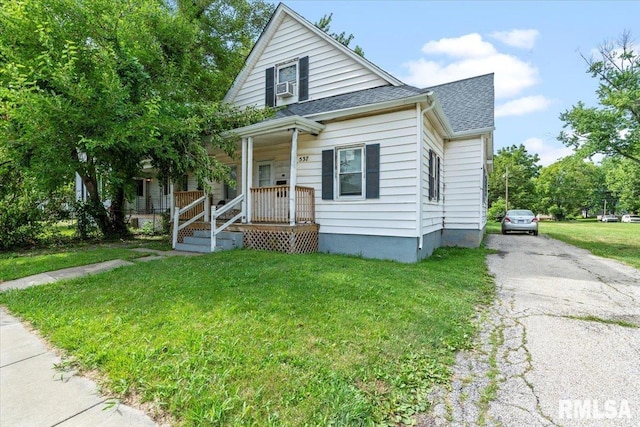 view of front of house with a front yard