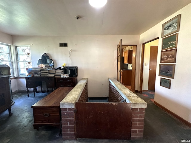 bar with visible vents and baseboards