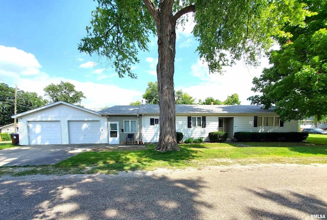 ranch-style home with a front yard