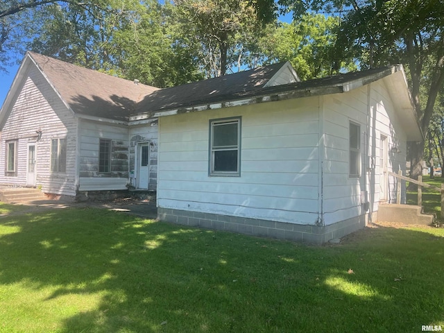 exterior space with a yard