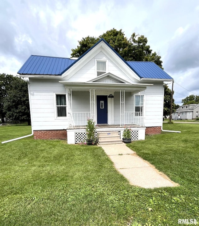 view of front of home featuring covered porch and a front yard