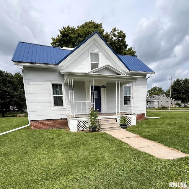 view of front of house featuring a porch and a front yard