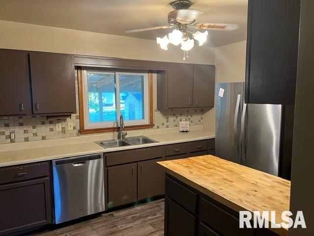 kitchen featuring appliances with stainless steel finishes, dark hardwood / wood-style floors, tasteful backsplash, and sink