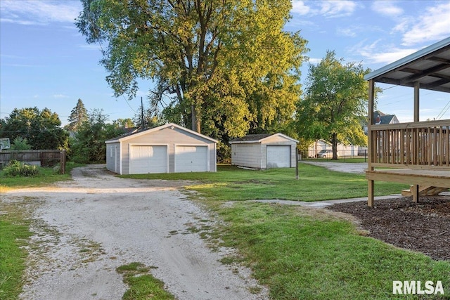 view of yard with an outdoor structure and a garage