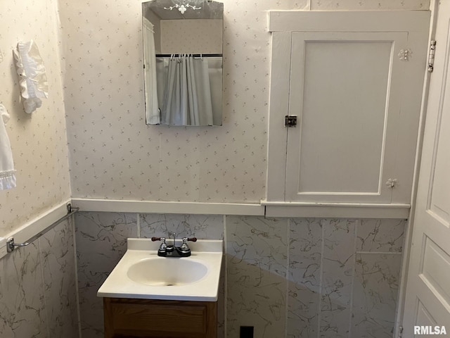 bathroom with walk in shower and vanity