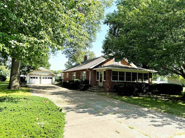 view of front of property with a front yard