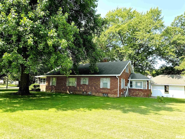 view of front facade featuring a front lawn