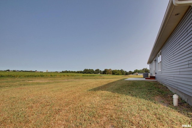 view of yard with a rural view