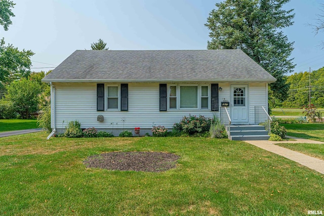 view of front of house featuring a front lawn