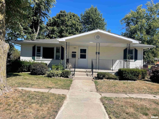 view of front of property featuring a front lawn and a porch