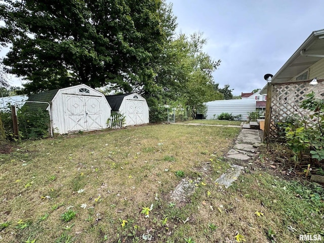 view of yard with a storage shed