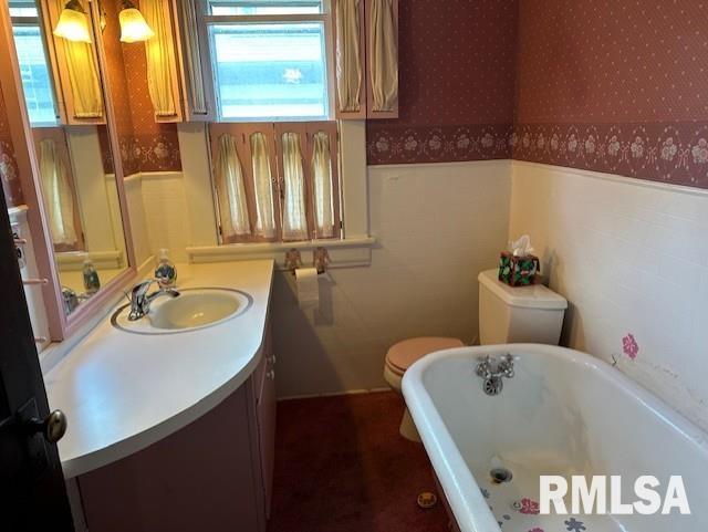 bathroom with vanity, toilet, and a bathtub