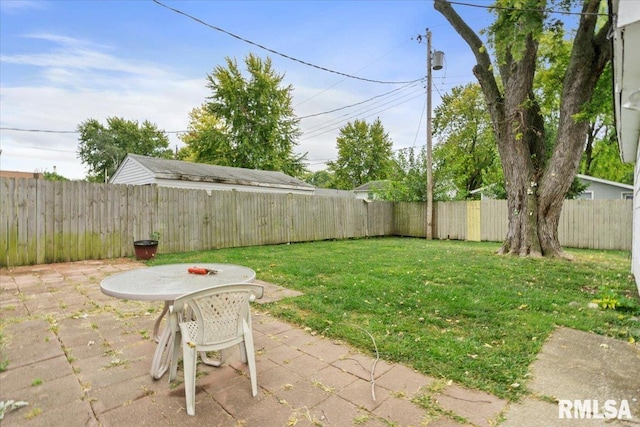 view of yard with a patio area