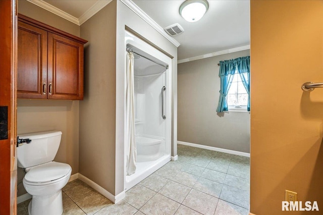 bathroom featuring a shower with curtain, toilet, crown molding, and tile patterned floors