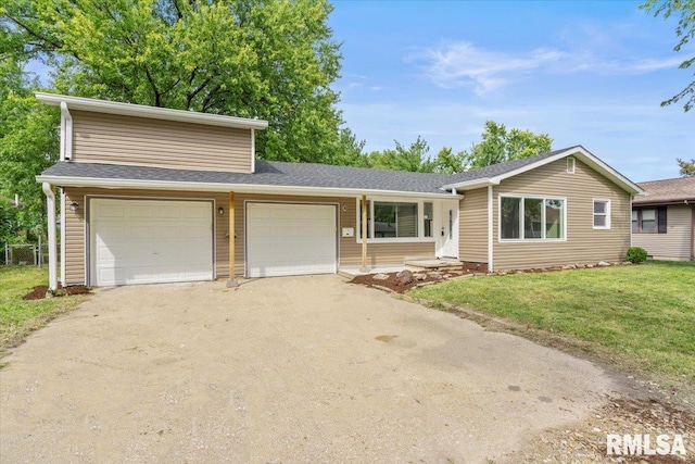 view of front of home featuring a front lawn