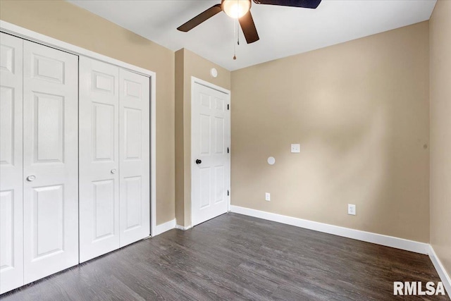 unfurnished bedroom with dark hardwood / wood-style floors, ceiling fan, and a closet