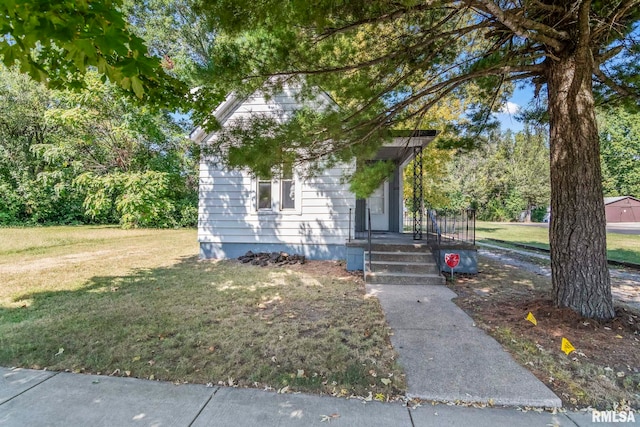 bungalow-style home featuring a front lawn