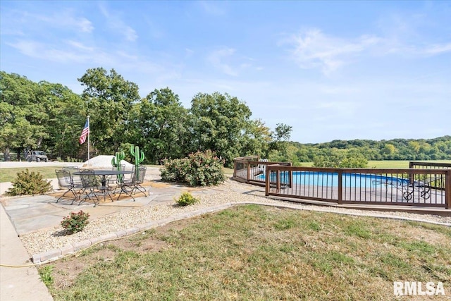 view of yard with a patio