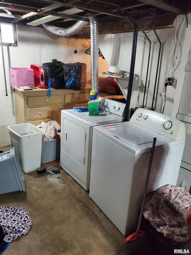 washroom featuring washing machine and dryer