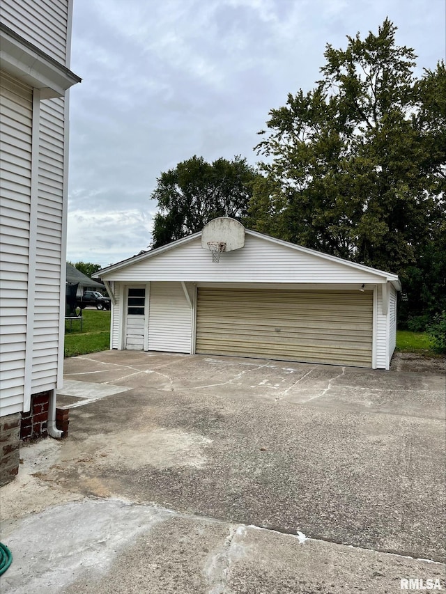 view of detached garage