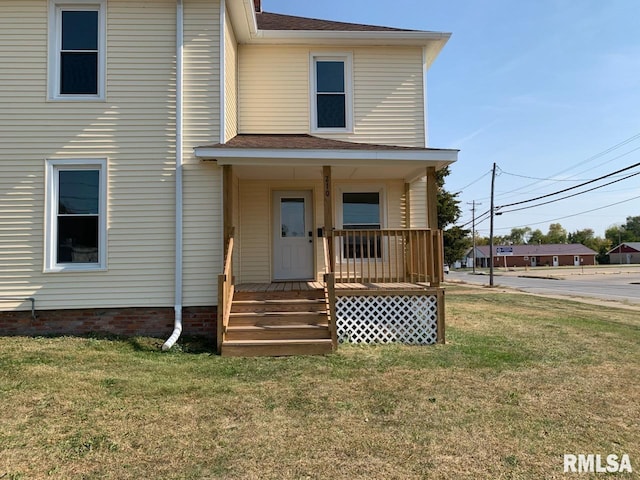 view of front of property featuring a front yard