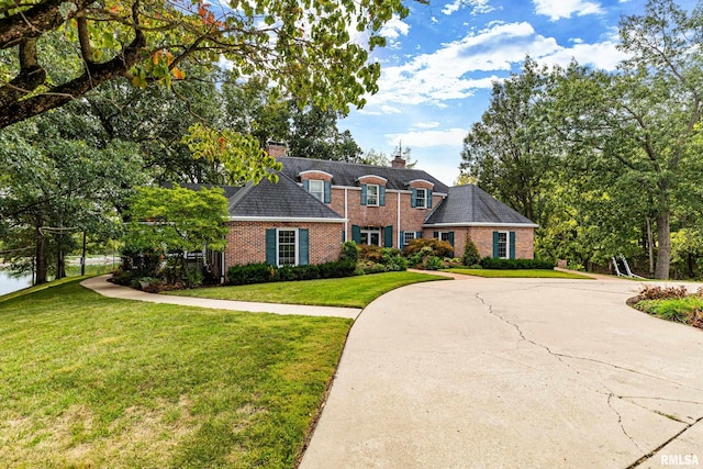 view of front of home with a front lawn