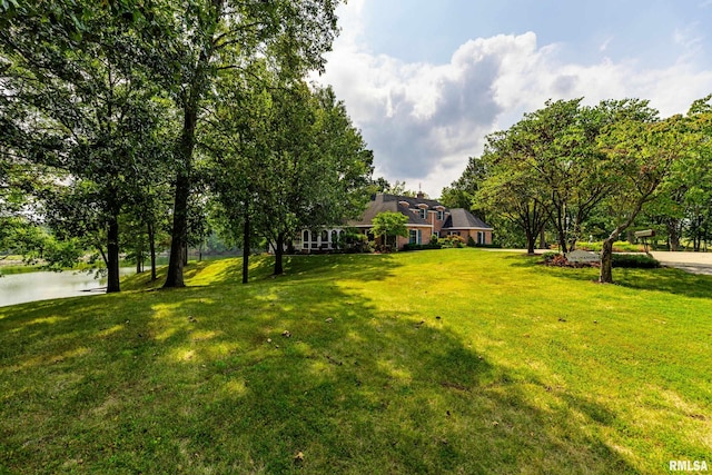 view of yard featuring a water view