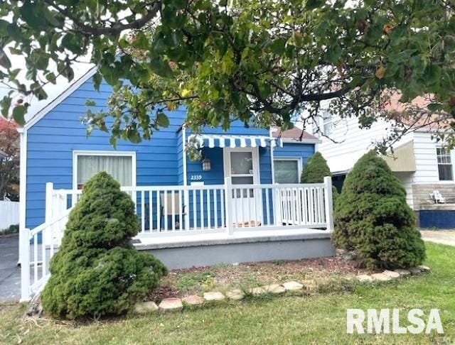 view of front of house featuring covered porch