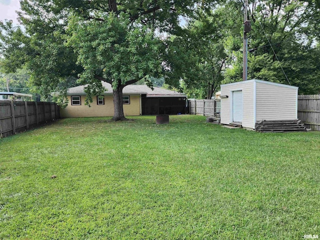 view of yard featuring a storage unit