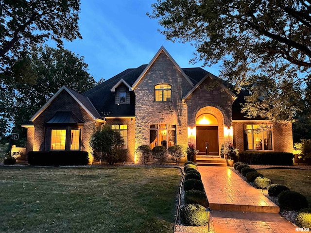 view of front facade with a front lawn