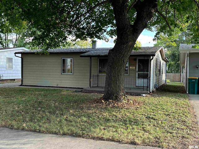 ranch-style home with a front lawn and a porch