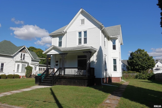 view of front of home featuring a front yard