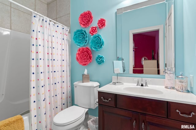 full bathroom with shower / bath combo with shower curtain, vanity, and toilet