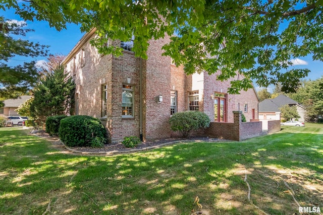 view of side of property featuring a yard