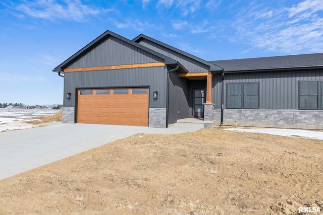 view of front of home featuring a garage