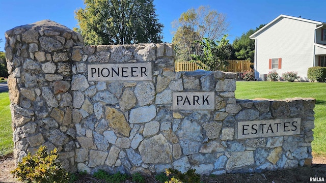 community / neighborhood sign with a yard