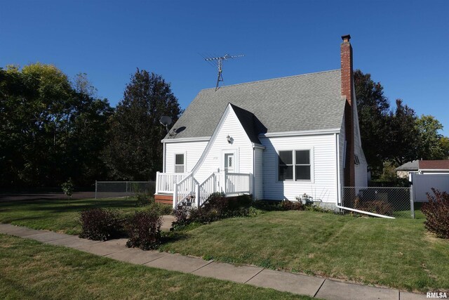 view of front of property with a front lawn