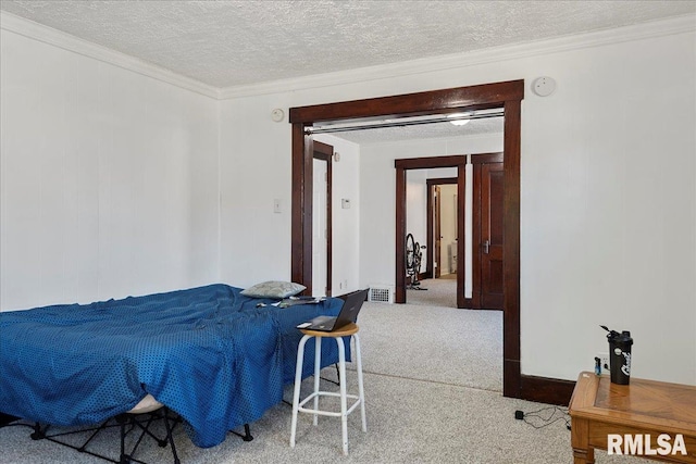 bedroom featuring carpet floors and a textured ceiling