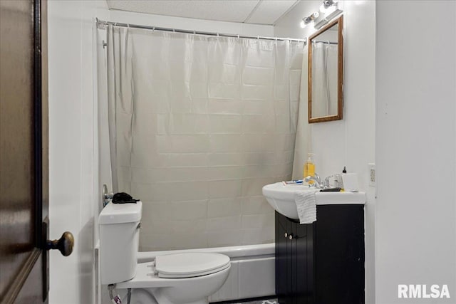 full bathroom featuring shower / bathtub combination with curtain, vanity, and toilet