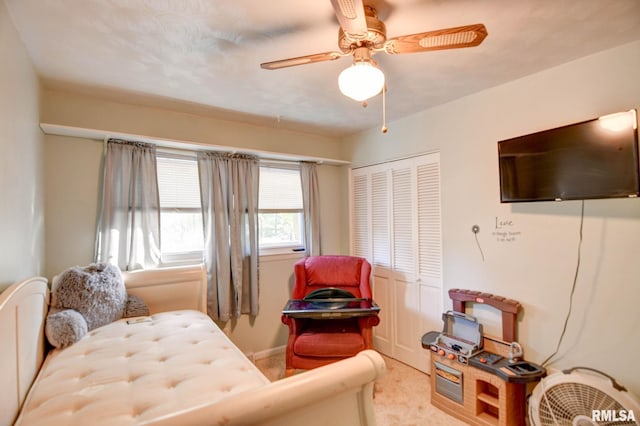 carpeted living room featuring ceiling fan