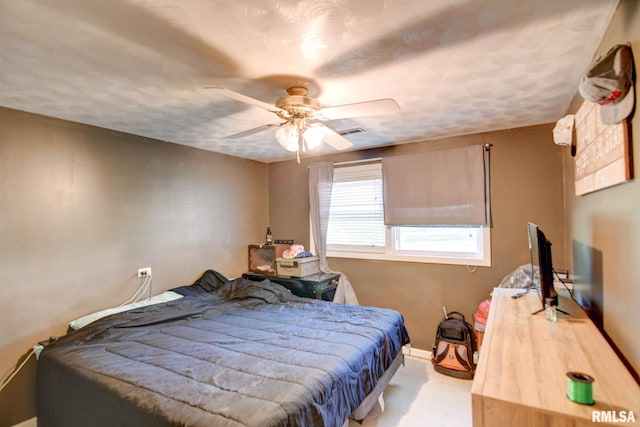 bedroom with ceiling fan