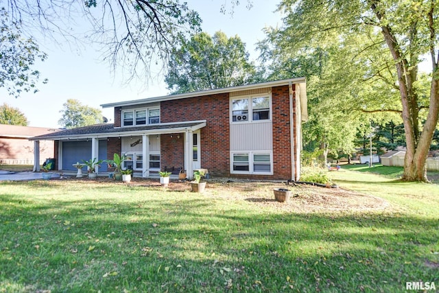 view of front of house featuring a front lawn and a garage