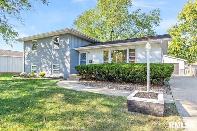 tri-level home featuring a garage and a front lawn