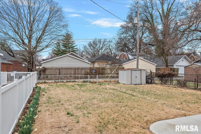 view of yard with a storage unit