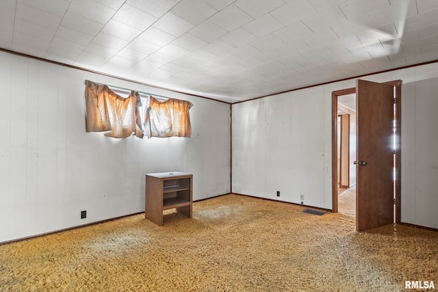 unfurnished room featuring crown molding and carpet floors