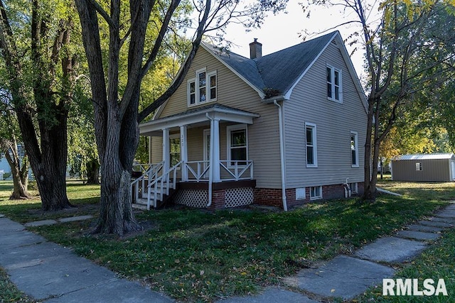 view of front facade featuring a front lawn and covered porch