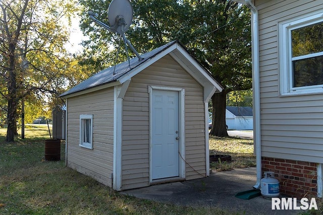 view of outbuilding